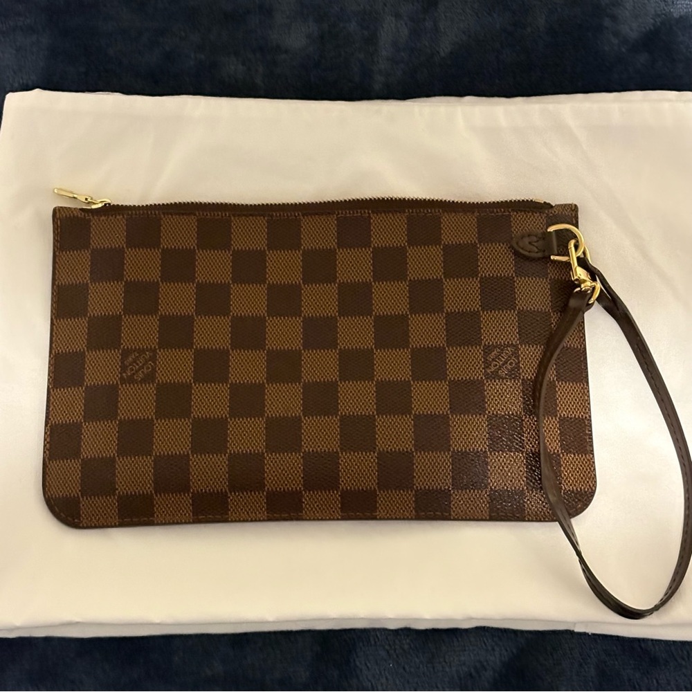 Louis Vuitton Damier Ebene Neverfull Pochette